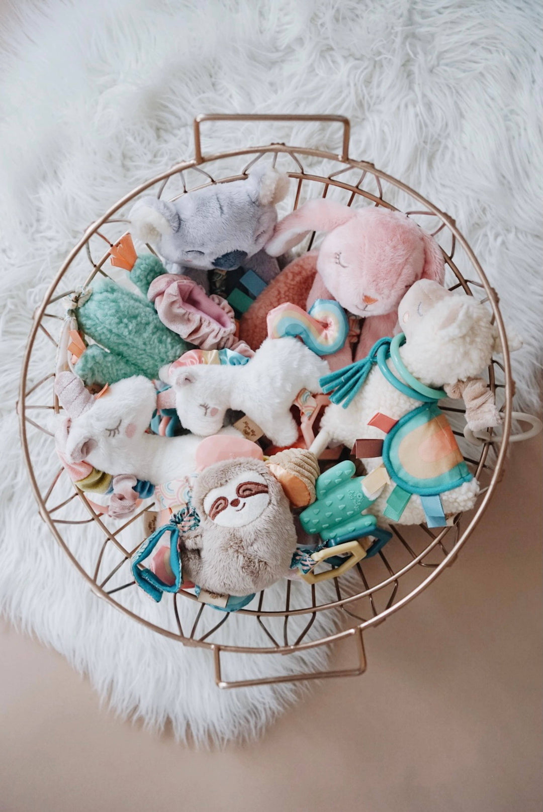 Itzy Friends Link & Love™ Activity Plush with Teether Toy: Unicorn