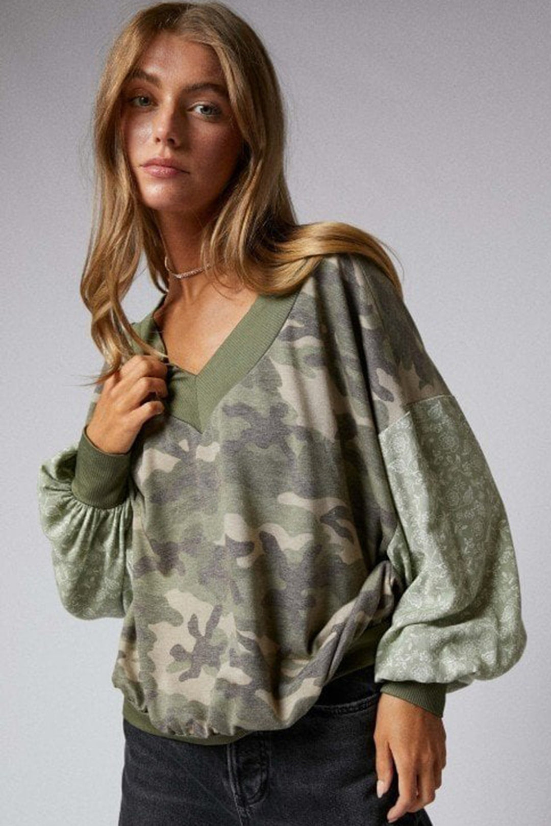 Long Sleeves V-Neck Top