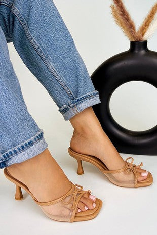 Ladies kitten heels