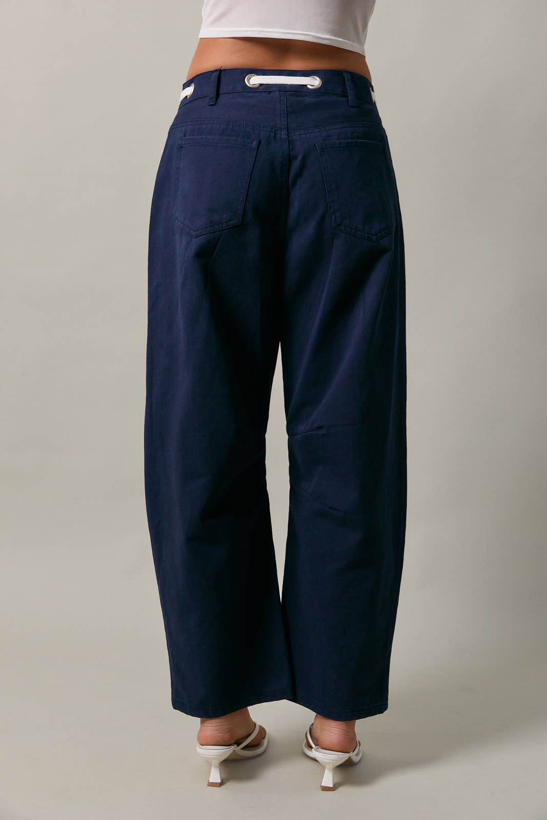 EYELET DETAIL BARREL JEANS