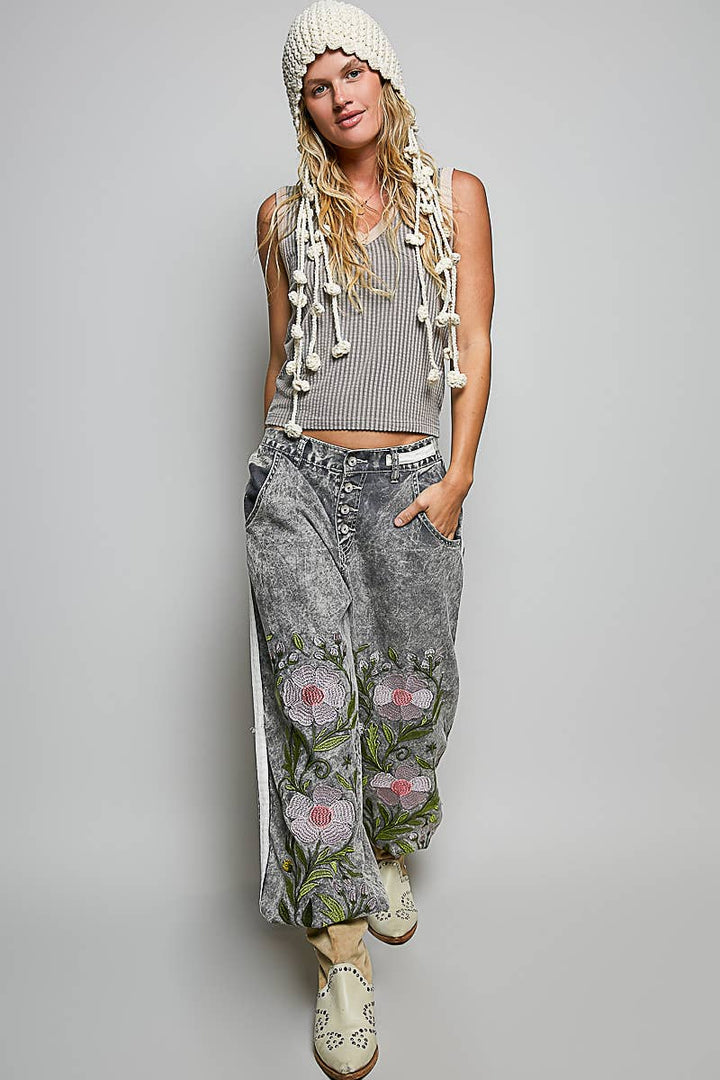 V-neck Sleeveless Contrast Rib Knit Top