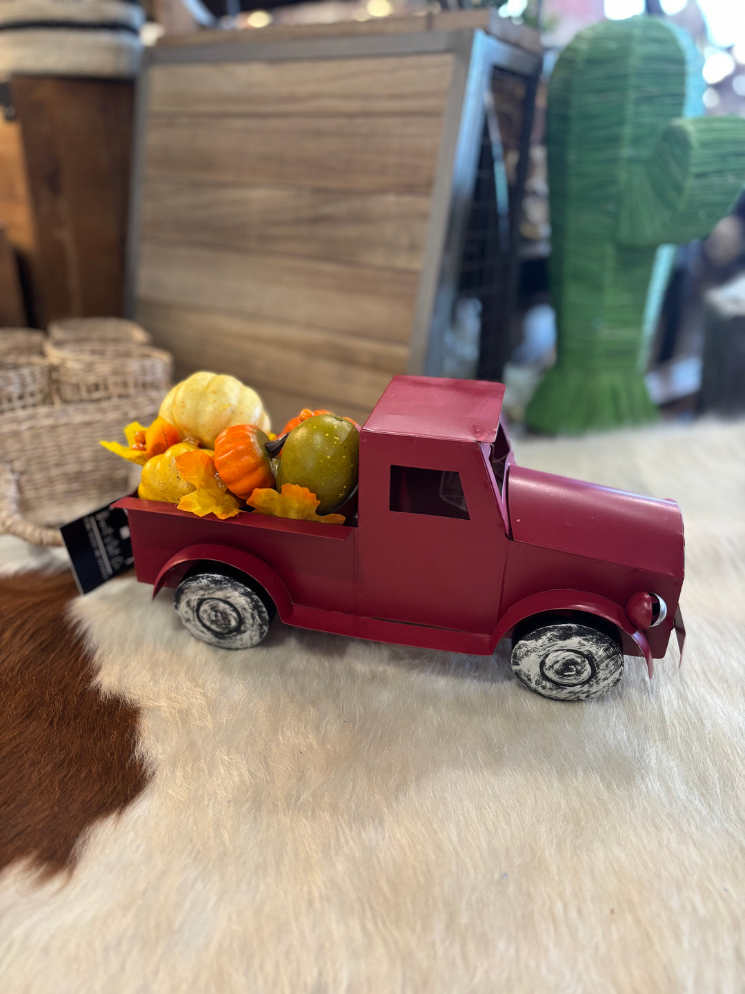 TRUCK WITH PUMKINS