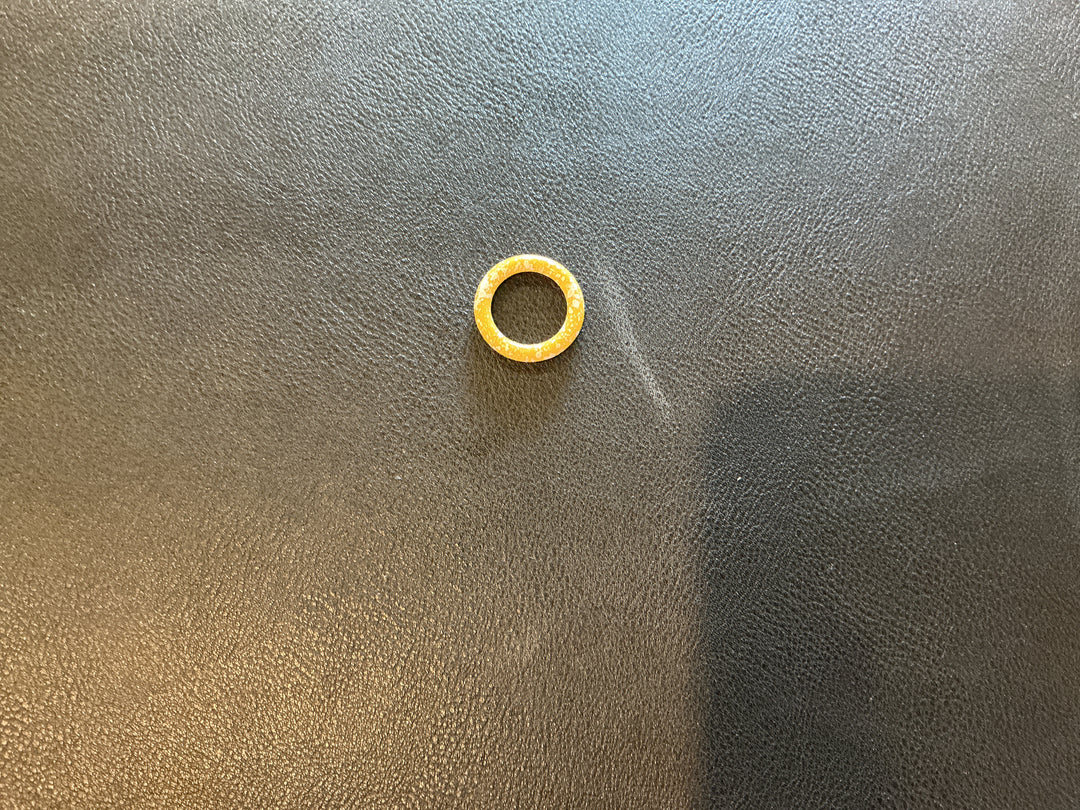 Speckled resin ring