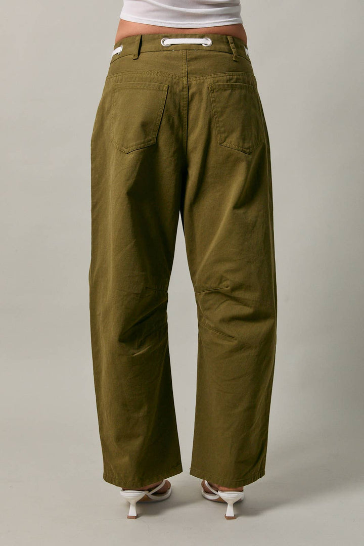 EYELET DETAIL BARREL JEANS