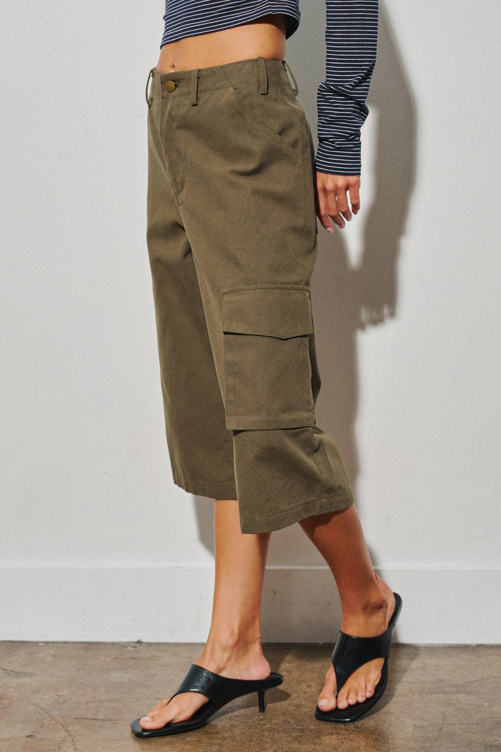 WOVEN BERMUDA CARGO SHORTS