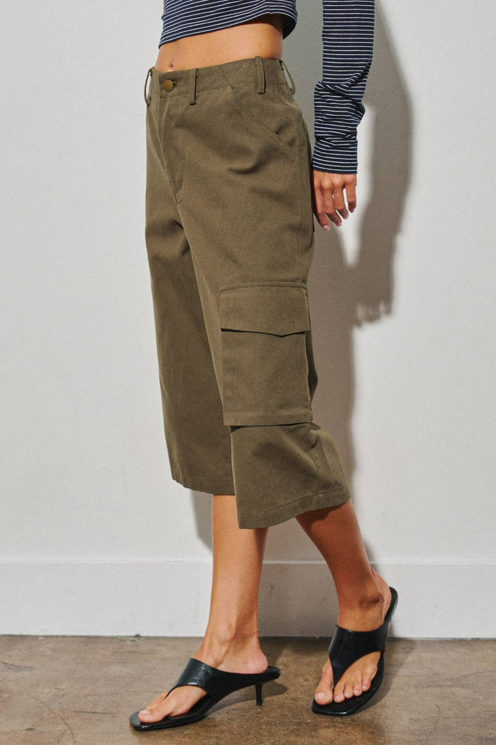 WOVEN BERMUDA CARGO SHORTS
