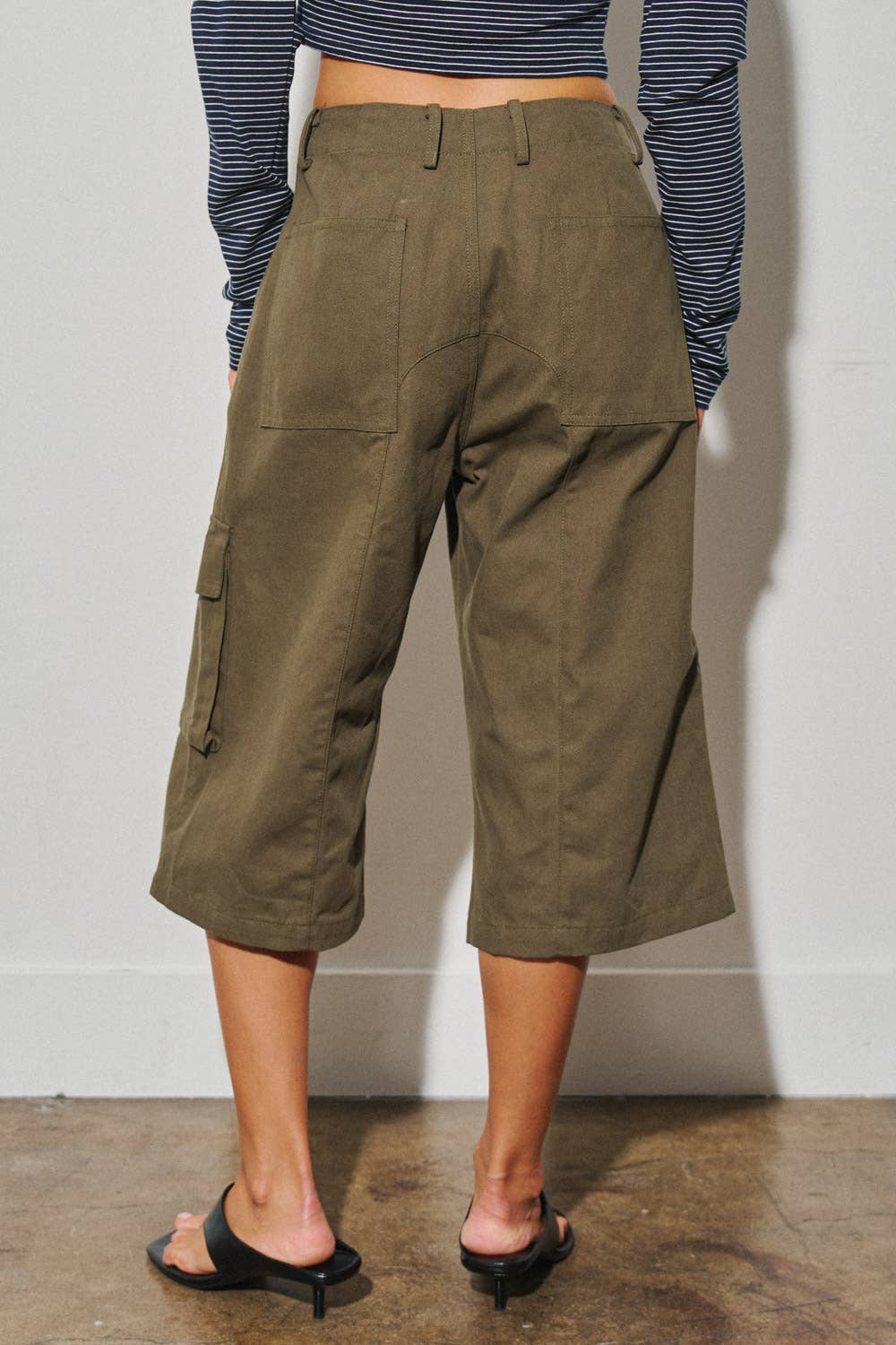 WOVEN BERMUDA CARGO SHORTS