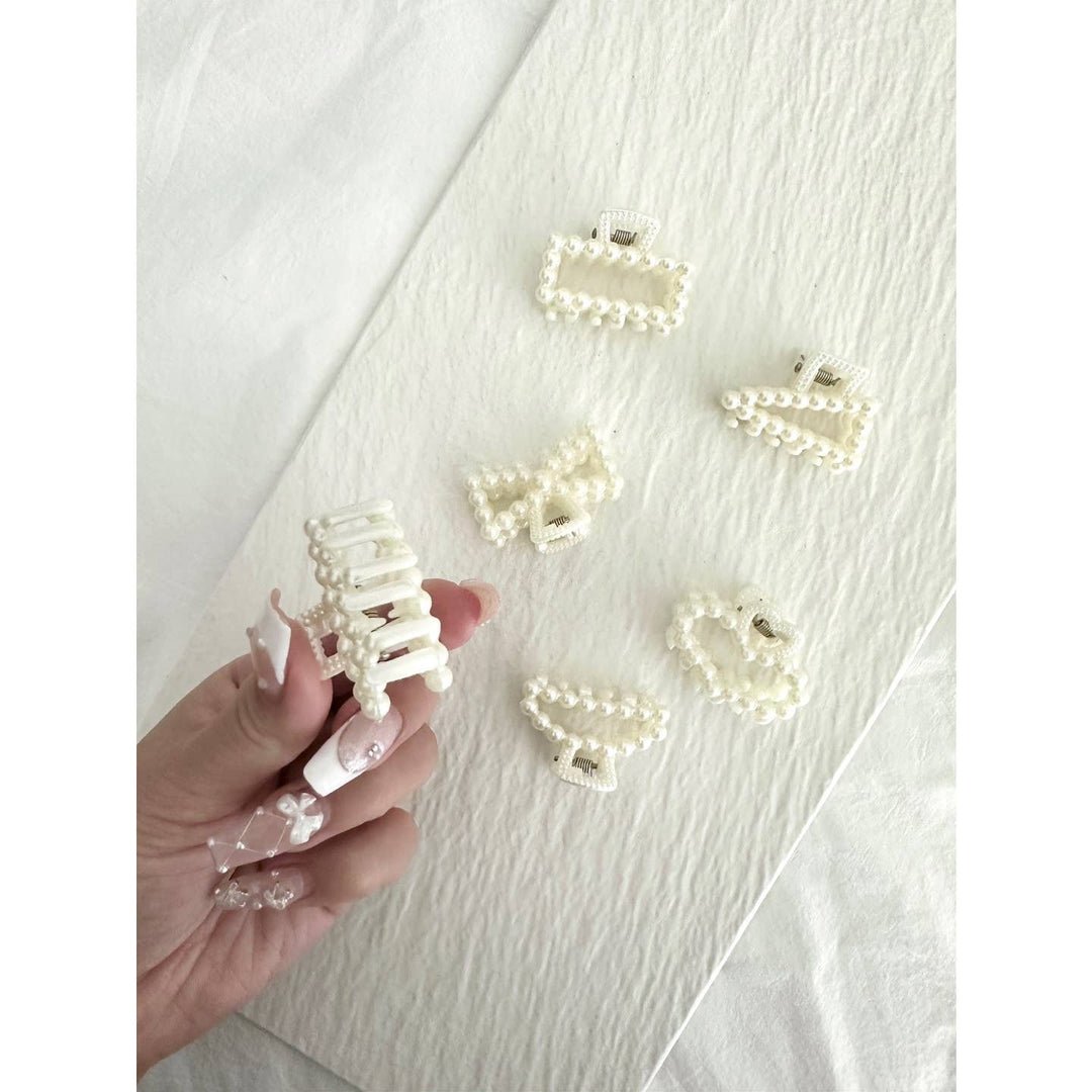 Graceful Pearl-Embellished Hair Claw