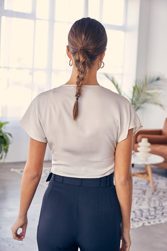 Front Knot Sort Sleeve Crop Top