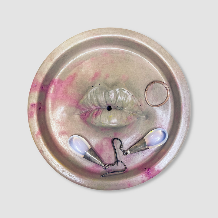 Electric Kiss Me Concrete Incense Burner/Jewelry Tray